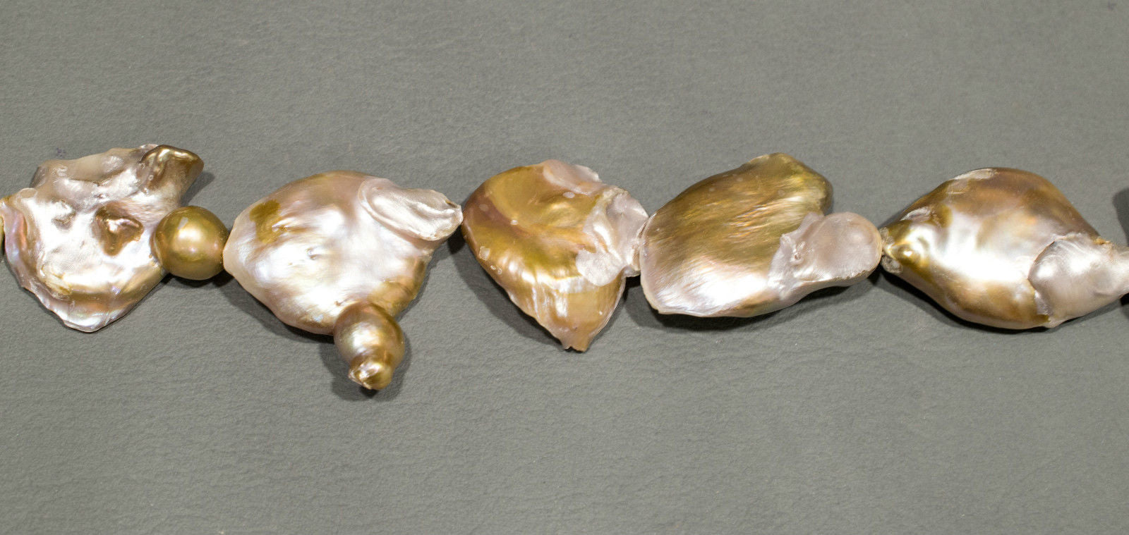 Barockperlen Strang Gold bis Rosa Naturfarbe mit hohem Lüster in 20-34 mm